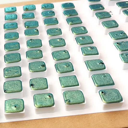 Unterschiedliche Veränderungen während des Trocknungsprozesses von Aquarellfarben