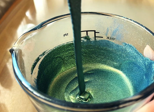 Herstellungsbeobachtungen und Materialeigenschaften handgemachter Chamäleon-Aquarellfarben