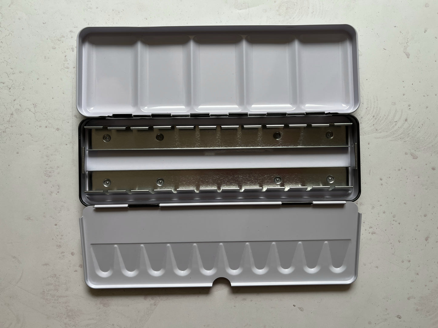 Aquarell-Leerkasten - Schwarz - passend für 24 halbe oder 12 ganze Näpfchen - B5 - VHaquarell