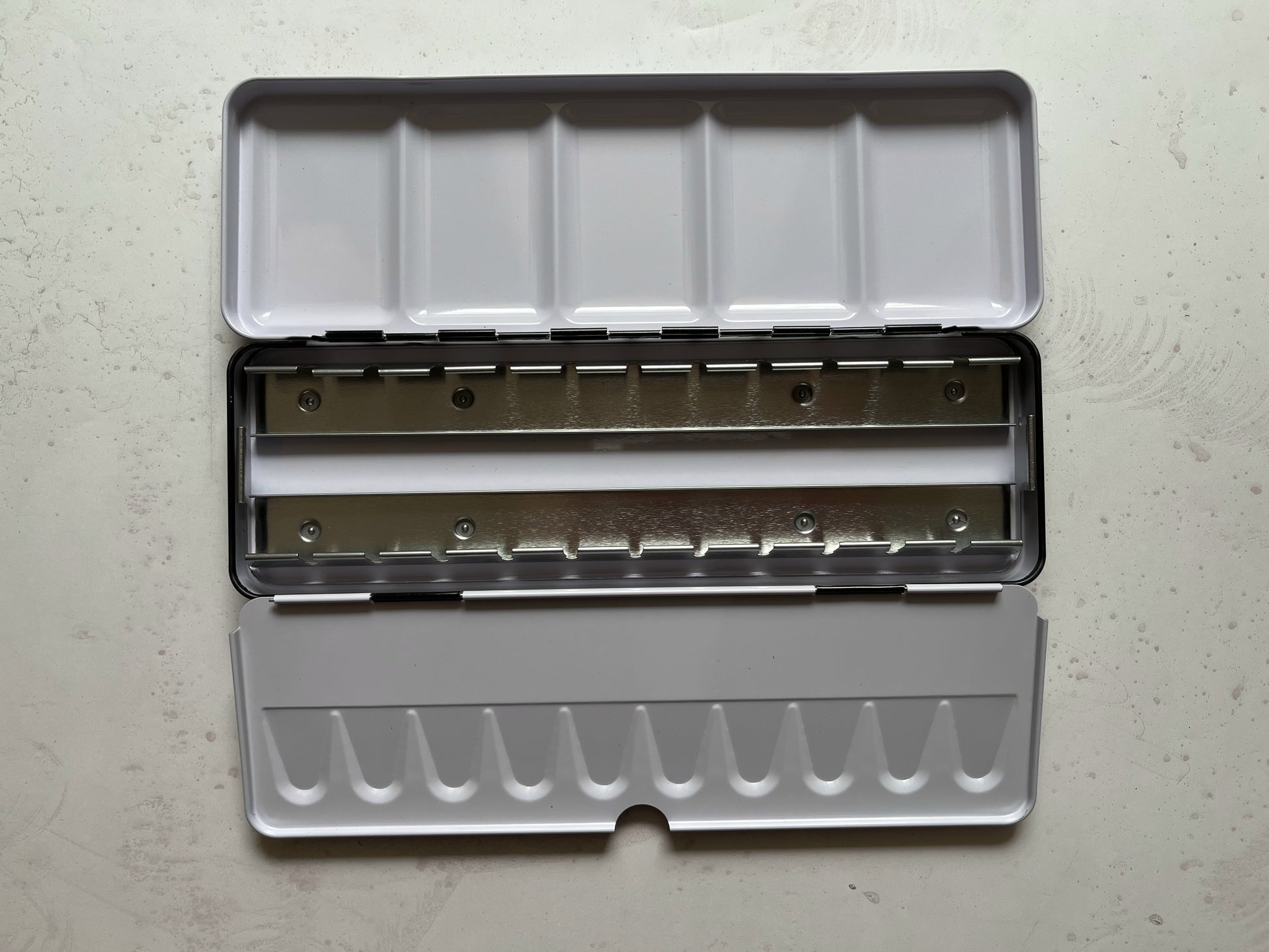 Aquarell-Leerkasten - Schwarz - passend für 24 halbe oder 12 ganze Näpfchen - B5 - VHaquarell