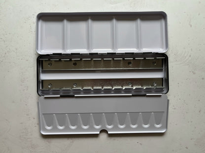 Aquarell-Leerkasten - Schwarz - passend für 24 halbe oder 12 ganze Näpfchen - B5 - VHaquarell