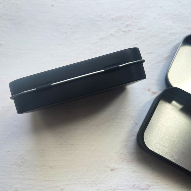 Empty metal tin with logo - Black - 9.8 cm x 6.3 cm x 2.2 cm - B1